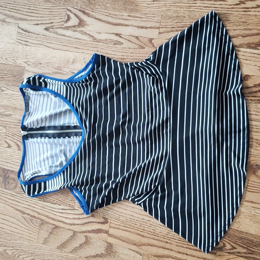 (L) Suzy Shier Striped Pelpum Top City Urban Contemporary Scoop Neck Eclectic